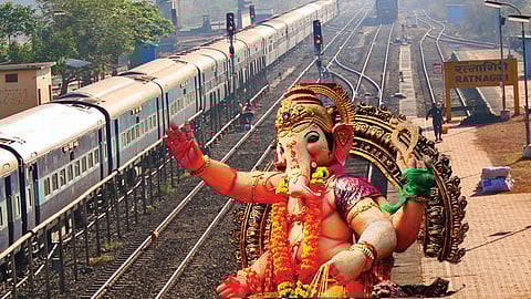 परप्रांतीयांना न्याय, कोकणावर अन्याय! विशेष रेल्वे गाड्यांचा मुद्दा जाणार 'राज' दरबारी!