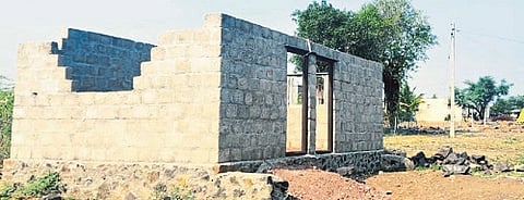 Construction halted : bricklayers & other laburs are in problem