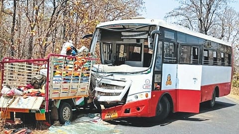 Four killed and eight seriously injured in road accident Gadchiroli news