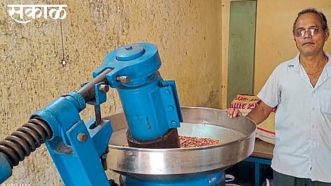 home made oil from homemade machinery in mandangad ratnagiri