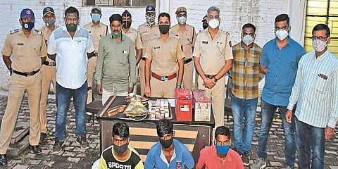 Three thieves arrested for burglary; Five burglary cases solved