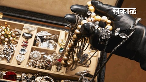 साखरपुड्याच्या कार्यक्रमातून पाच लाखांचे दागिने लंपास