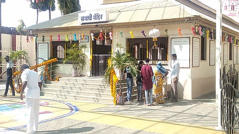 गोंदवल्यात 'श्रीं'च्या दर्शनासाठी भाविकांची गर्दी