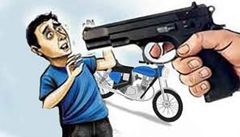 Akola News: Police take cinestyle action against a couple who robbed at gunpoint