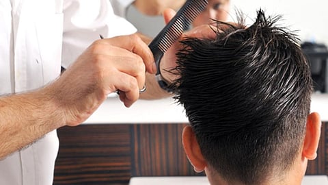 केस कापण्यासाठी ‘आधार’ची गरज सरकारचे निर्देश