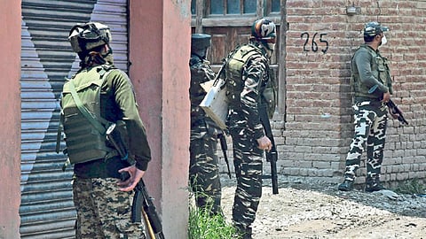 जैशे मोहोम्मदचे तीन दहशतवादी ठार