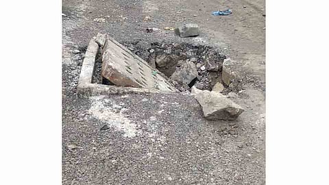 Duplicate broken open chamber closed streetlights dangerous to traffic