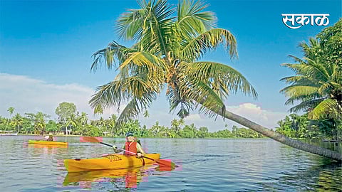 केरळमधील कायकिंग.