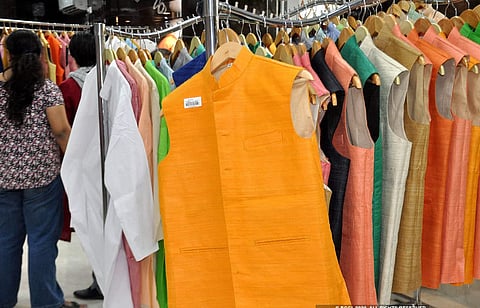 Akola News: Government employees now banned from wearing T-shirts, jeans, khadi clothes