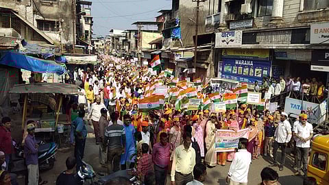 खोपोली : नागरिकत्व सुधार कायद्याच्या समर्थनार्थ जागरुक नागरिक मंचाच्या वतीने रविवारी खोपोलीत काढलेली फेरी.