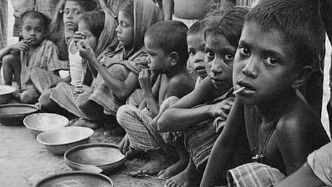 दोन हात कुपोषणाच्या समस्येशी