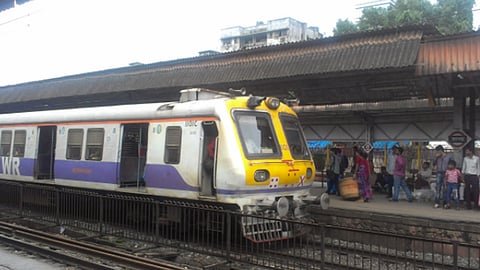 पुणे- लोणावळा लोकलच्या चार फेऱ्या रद्द