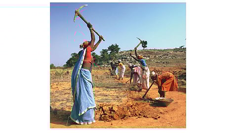 लोकांच्या हाताला काम; लॉकडाउन शिथिल झाल्याचा परिणाम