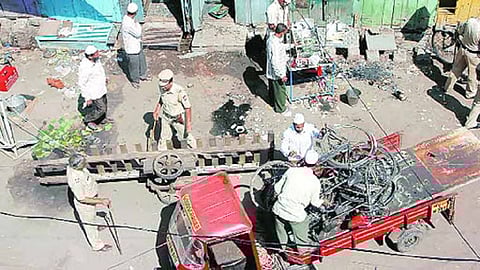 मालेगाव बॉम्बस्फोट खटल्यातील आरोपी प्रसाद पुरोहितच्या दोषमुक्ततेच्या अर्जाला पिडीत व्यक्तीचा विरोध