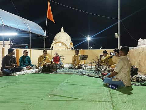 शंखनादाने श्री बालाजी मंदीर, पाडवा पहाटने झपाटभवानी मंदीर भक्तांसाठी खुले