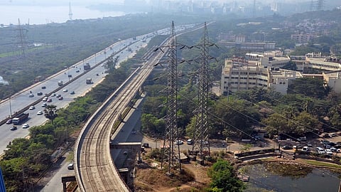 नवी मुंबईत सुरू असलेले मेट्रोच्या पहिल्या टप्प्यातील काम