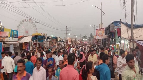 मुरबाडपासून 12 किमी अंतरावर असलेल्या म्हसा यात्रेत झालेली गर्दी