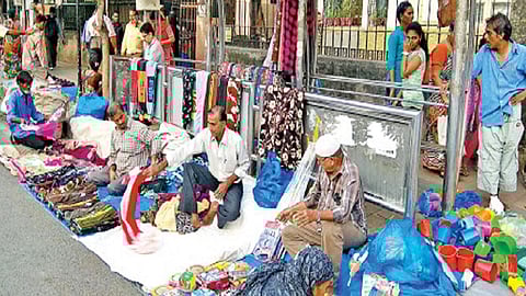 nashik hawkers.jpg