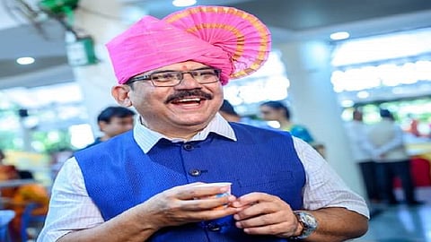 Dr. vinay natu criticised on the policy of maze kutumb mazi jababdari in ratnagiri