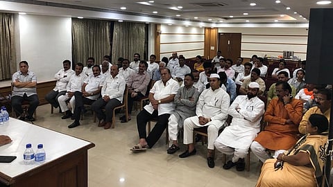 शरद पवारांसोबत 51, तर अजित पवारांकडे फक्त 3 आमदार