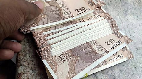 मॅडम सुट्टे पैसे घ्या आणि पाचशेची नोट द्या ना...