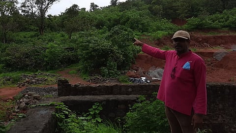 Dapoli Land Records Department employees surveyed for six ekar in heavy rain but no officer no recognising in ratnagiri