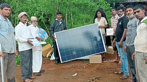 Positive News: सौरऊर्जेने उजळली डोंगरवस्तीवरील घरे