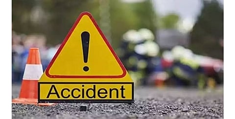 द्रुतगती मार्गावर बोरघाटात कंटेनर उलटला अन्...