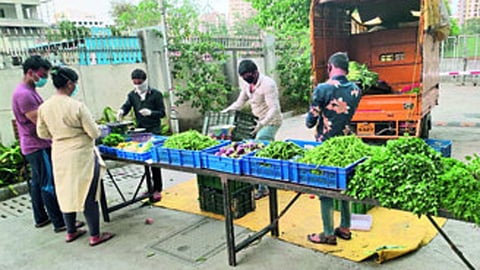 Coronavirus : जीवनावश्यक वस्तूंच्या खरेदीसाठी सोसायट्यांमधील रहिवाशांना बाहेर जाण्याची गरज नाही