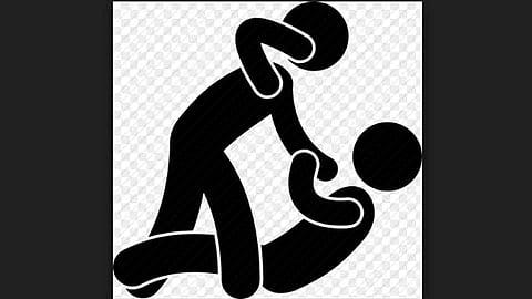 Two Groups Fight In Premises Of Amboli Talathi Office