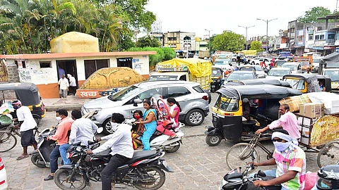दोन दिवसापासून रस्त्यावरील गर्दी वाढली
