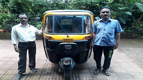 Devrukh Sadvali area children are dropped off at school by rickshaw auto vehicle uncle story in sadavali ratnagiri