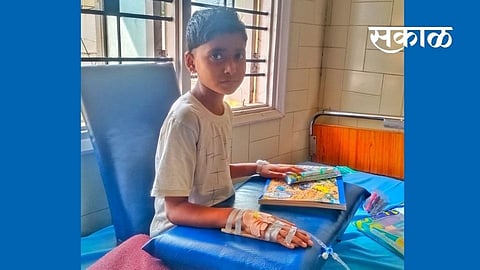 sakal impact siddhi kamble help in social media kolhapur marathi news