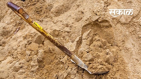 Akola Marathi News Golden days have come to the sand, the sand from Gujarat is coming to Washim