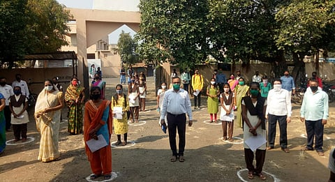 लाॅकडाउननंतर पहिल्यांदाच परिंचेत वाजली शाळेची घंटा