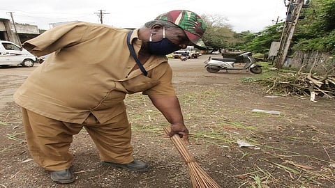 kolhapur municipal corporation employee bajirao sathe story of motivation in kolhapur