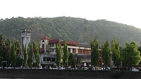 Abuse of municipal employees of Sawantwadi corporation