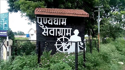 Meat eating at the headquarters of Sarvaseva Sangh at Sevagram