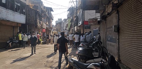 beating the young man who going to alcohol purchasing in kolhapur