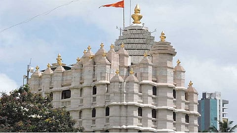 म्हणून सिद्धिविनायक मंदिर ट्रस्टला हायकोर्टाकडून नोटीस, वाचा संपूर्ण प्रकरण