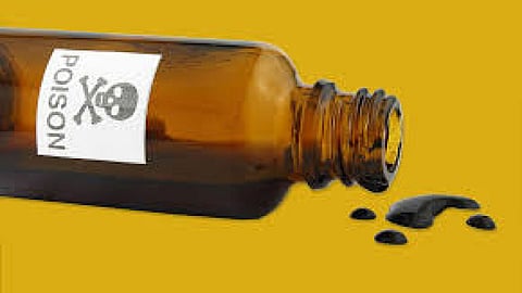 Police Station Premises The Old Man Taken Poison In Malvan Kokan Marathi News