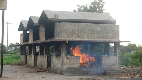 solapur have not proper system of graveyard