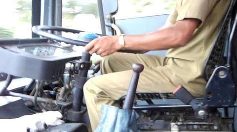 st drivers and conductors face the problems in mumbai lockdown period