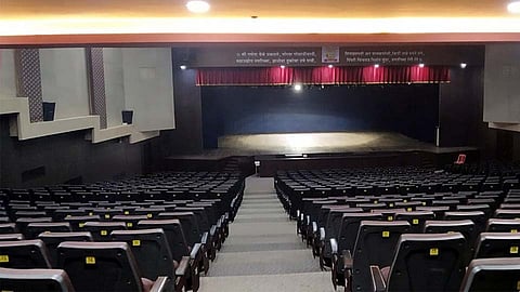 Video : नाट्यगृहांवर आलेला हा सगळ्यात वाईट काळ, पिंपरी-चिंचवडमधील स्थितीचा घेतलेला आढावा