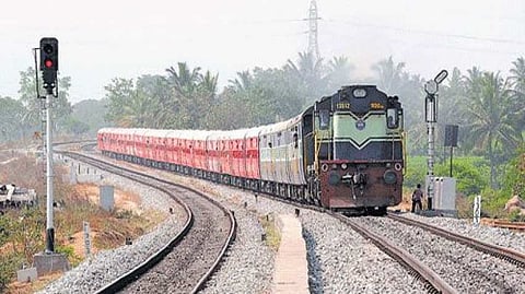 Maharashtrian students will return from Delhi by train