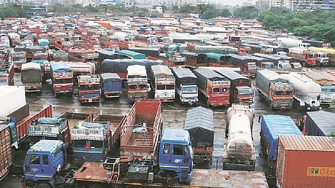 वाहतूकदारांना दिलासा ! वार्षिक कराच्या रक्कमेत 50 टक्के सवलत देण्याचा निर्णय