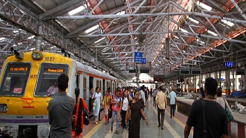 रेल्वेकडून ज्येष्ठ नागरिकांची थट्टा; दीड वर्षापासून तिकीट सवलत बंद