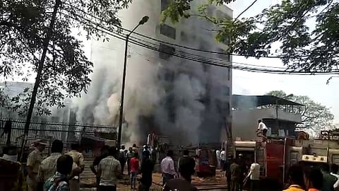 पुन्हा आगडोंब ; उल्हासनगरच्या बॅग कंपनीला भीषण आग...