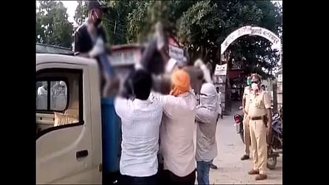 body of man who died on road taken in garbage van over virus fire at uttar pradesh