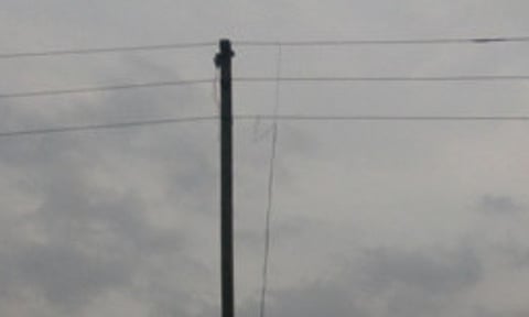 अहेरी : जाहीर सभेसाठी एका गावात वीजतारेवर आकोडा टाकून चोरी करण्यात आली.